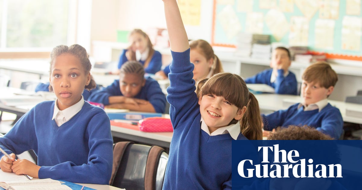 „Substanțe chimice permanente” în uniformele școlare ar putea fi interzise conform propunerii de lege