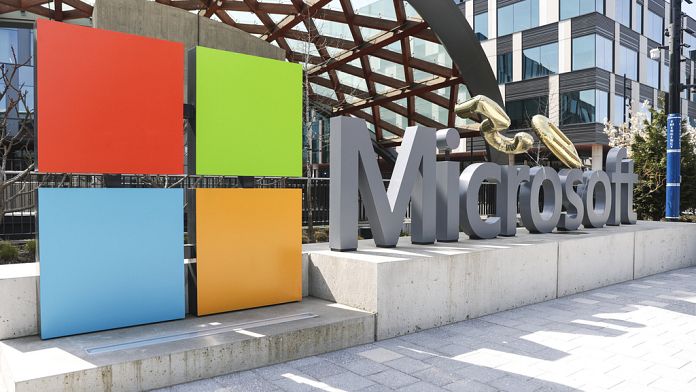 Microsoft a anunțat că va reduce 9.000 de locuri de muncă, deoarece gigantul tehnologic pariază pe inteligența artificială