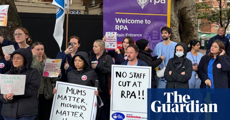 Foto reprezentând conducerea spitalului royal - Știri România