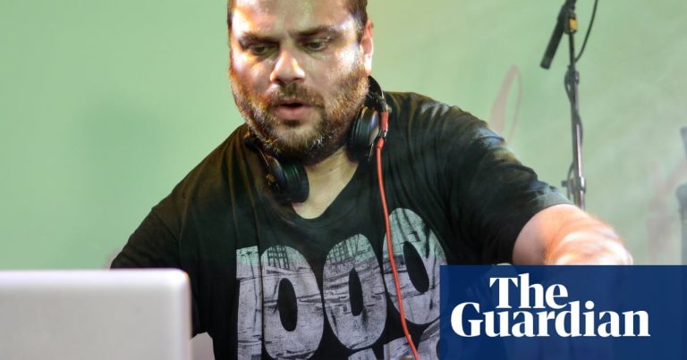 Foto reprezentând twitch membru ului - Știri România