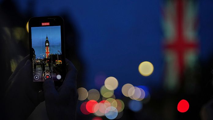 ușa intrarea camera: Ușa de la intrarea în Camera Lorz…