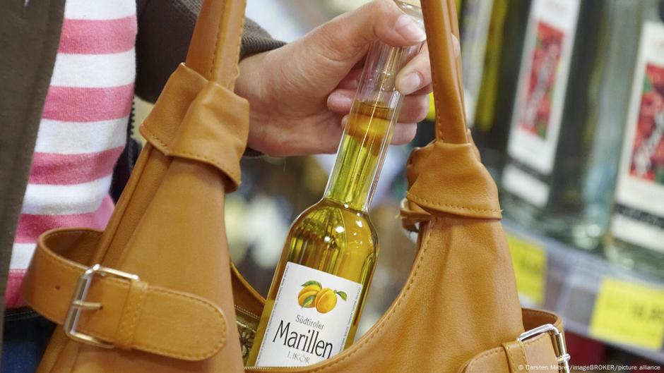 furturile magazine creștere: Furturile din magazine sunt…