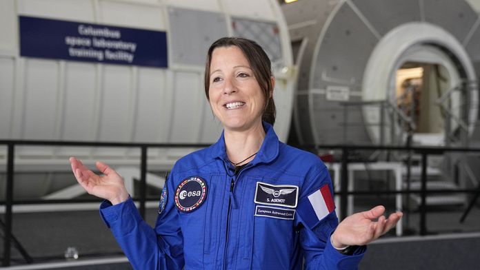 astronauta sophie adenot: Astronauta Sophie Adenot și bu…