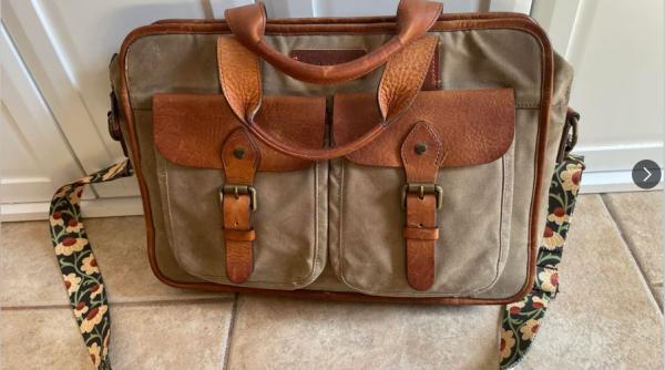 cumpărat dintr second - Imagine ilustrativă