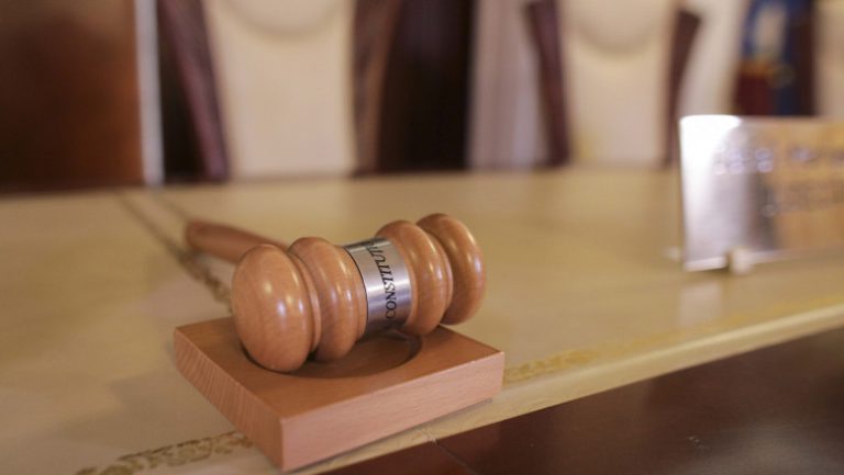 contestat curtea constituțională - Imagine ilustrativă