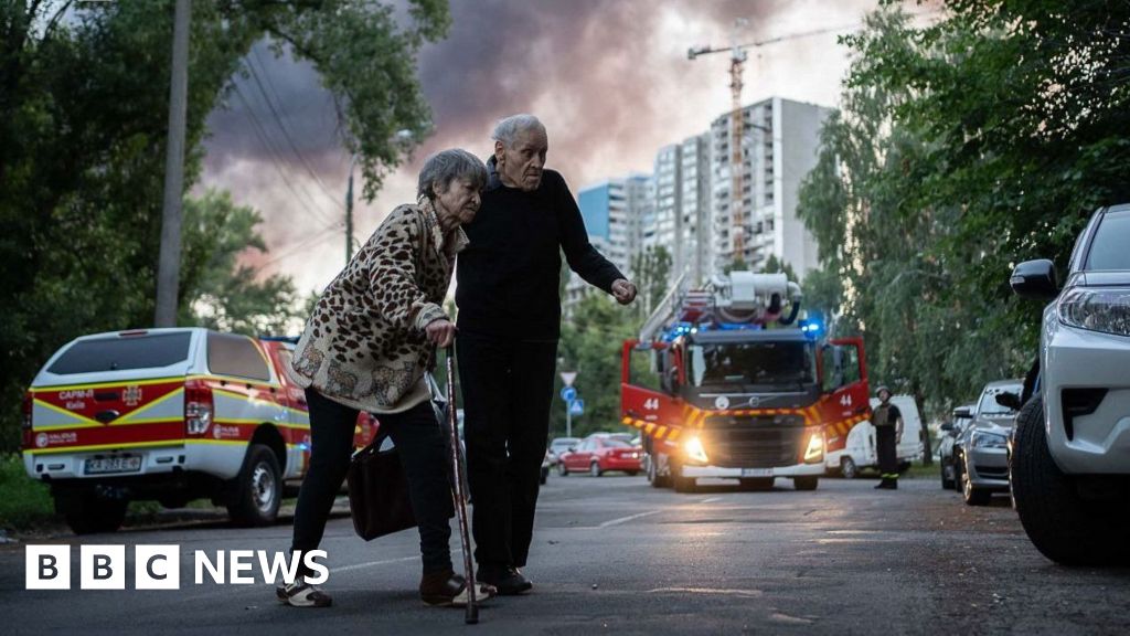 Foto reprezentând kievul lovit serie - Știri România