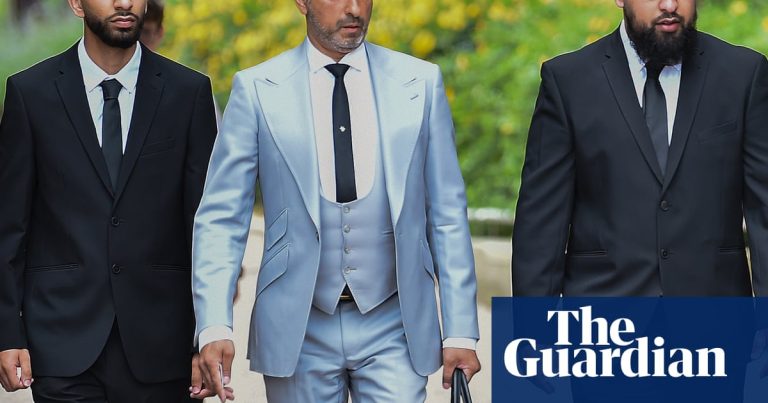 Foto reprezentând frații atacat poliția - Știri România