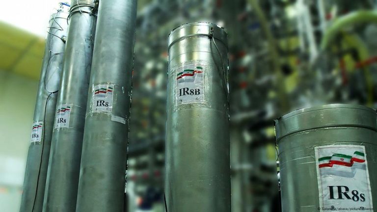 Foto reprezentând își dublează iranul - Știri România