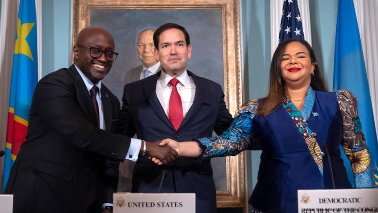 Foto reprezentând acordul pace dintre - Știri România