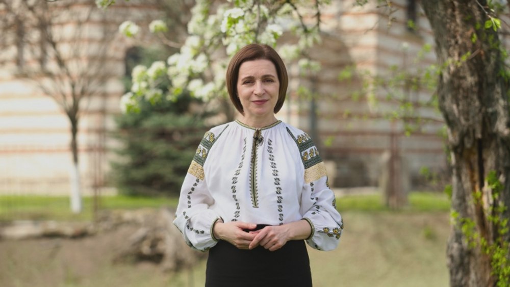 Foto reprezentând decret președintelui maia - Știri România