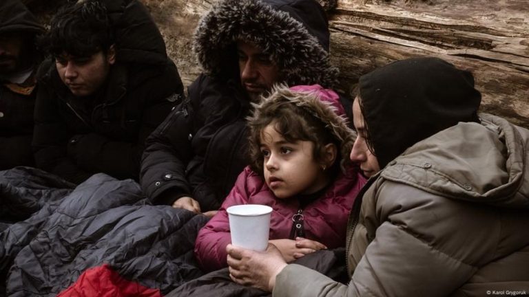 Foto reprezentând fuginți răniți uitați - Știri România