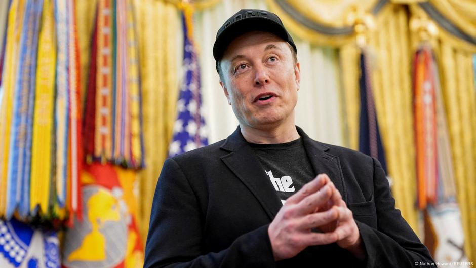 Foto reprezentând elon musk lansează - Știri România