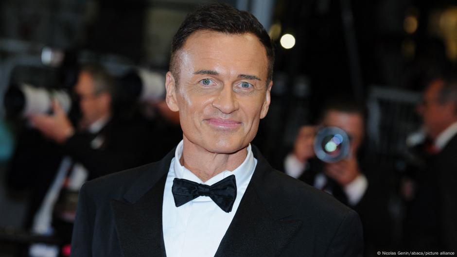 Foto reprezentând actorul julian mcmahon - Știri România