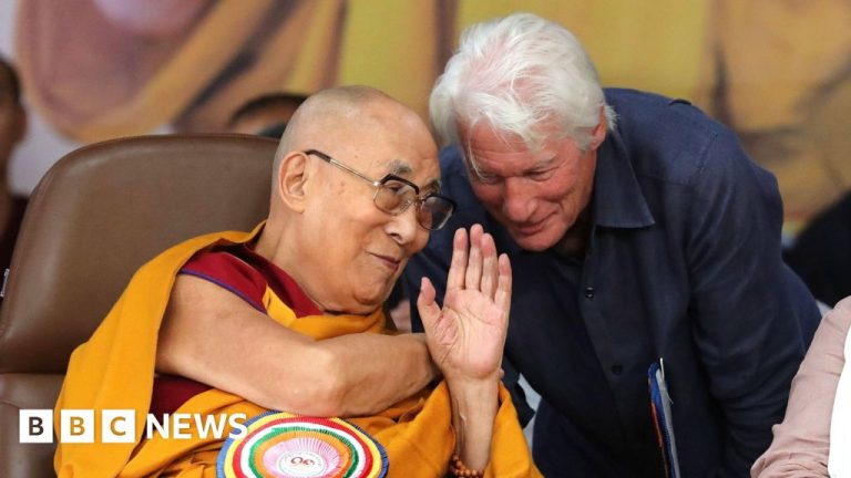 Foto reprezentând richard gere alătură - Știri România