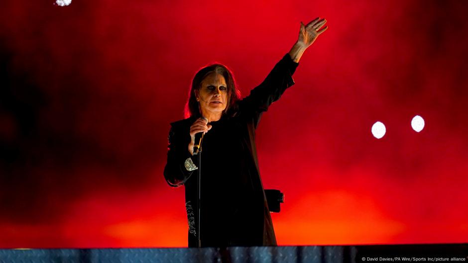 Foto reprezentând ozzy osbourne black - Știri România