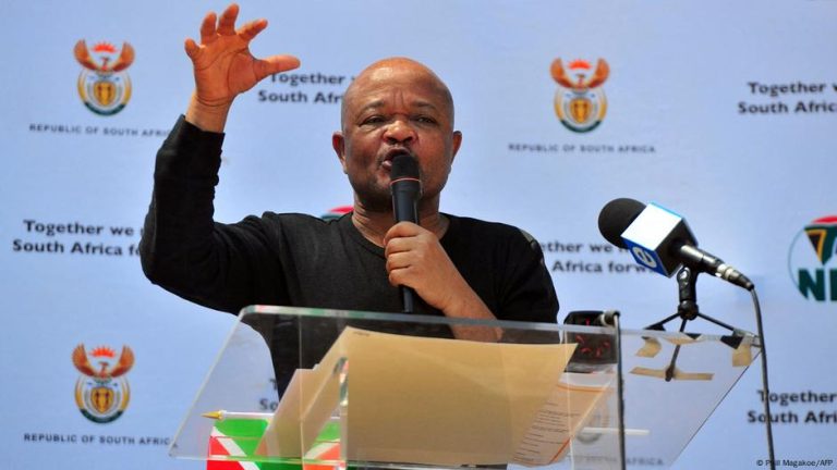 Foto reprezentând confruntări poliția africa - Știri România