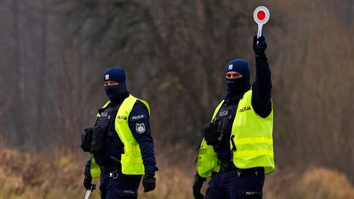 Foto reprezentând polonia reintroduce controalele - Știri România