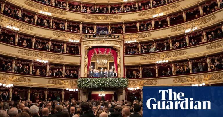 Imagine despre shorts șlapii permiși - Top10stiri.ro