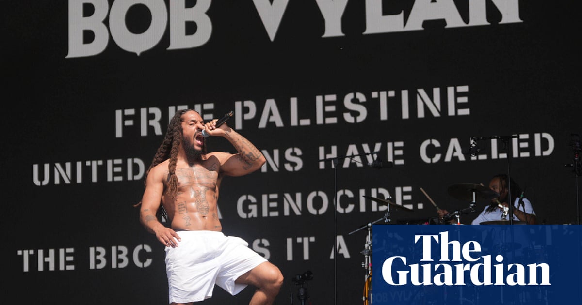 Organizațiile din industria muzicală acuză BBC de schimbări „arbitrare” după concertul lui Bob Vylan la Glastonbury