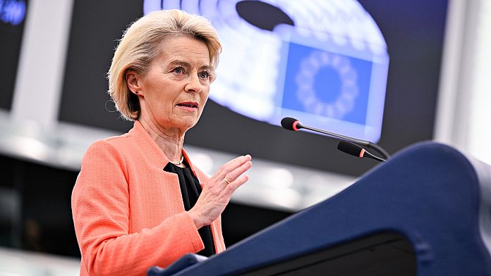 Foto reprezentând ursula leyen critică - Știri România