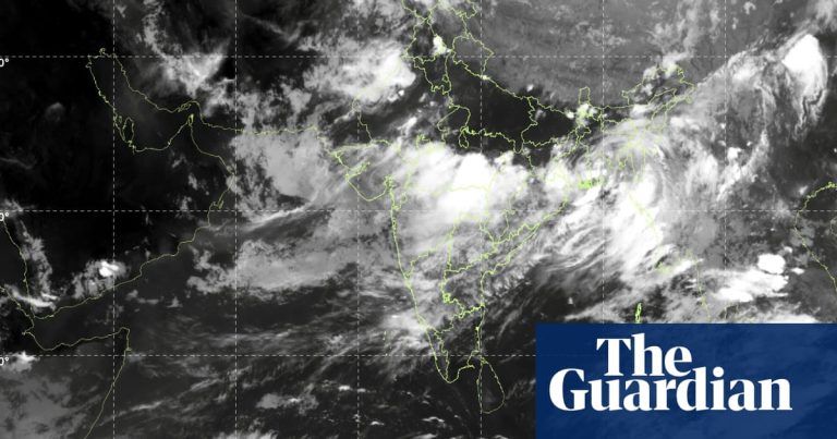 Foto reprezentând zeci persoane dispărute - Știri România