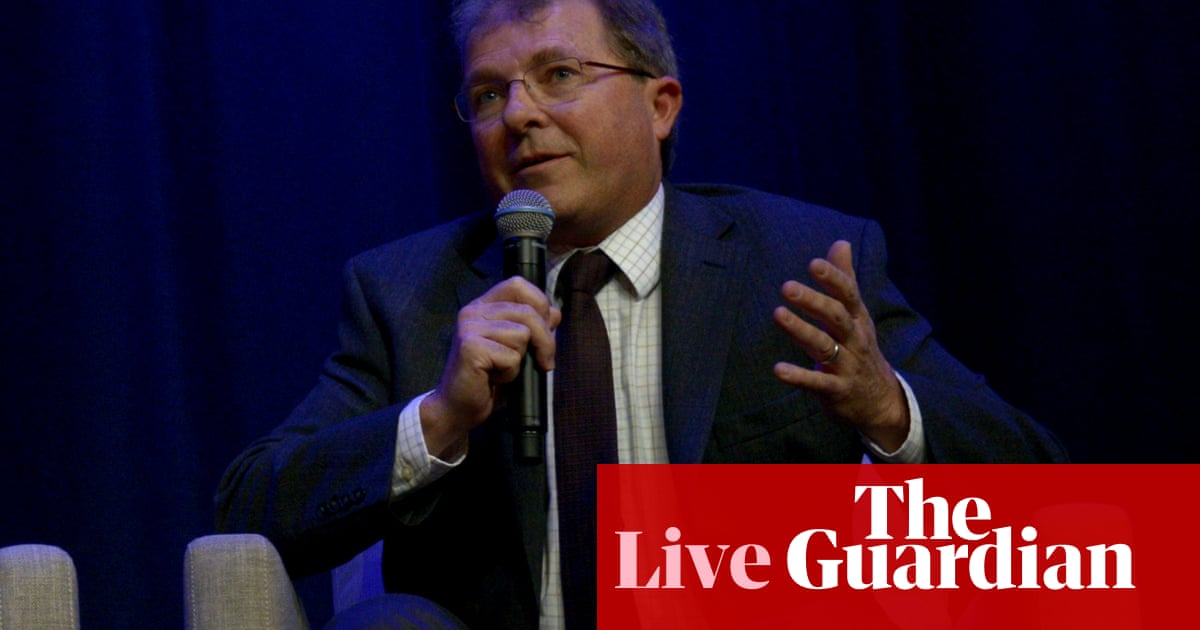 Știri în direct: un economist spune că perturbarea tarifelor vamale ale lui Trump este o oportunitate pentru Australia; se încheie procesul privind drepturile de autor prin înjunghiere la Bondi Junction