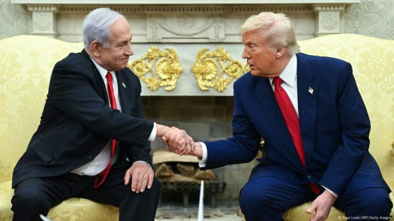 Foto reprezentând trump netanyahu laudă - Știri România