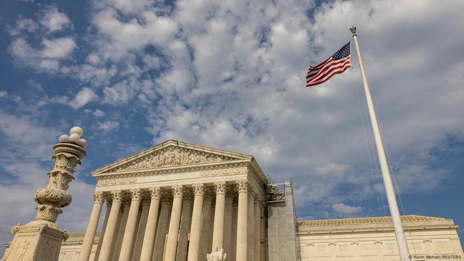 Curtea Supremă a SUA deschide calea pentru ca Trump să urmărească concedierile federale în masă