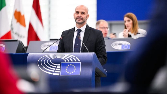 Cum i-a sfâșiat votul de încredere al lui von der Leyen pe conservatorii din Parlament