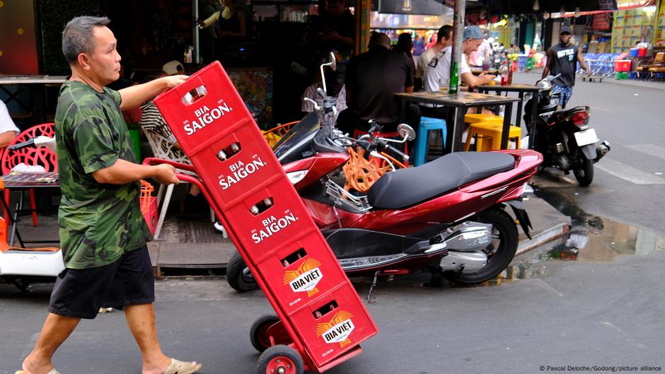 De ce ia Vietnamul măsuri drastice împotriva alcoolului?