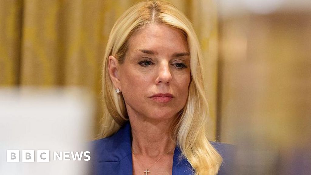 Trump o apără pe procurorul general american Pam Bondi în dosarele Epstein