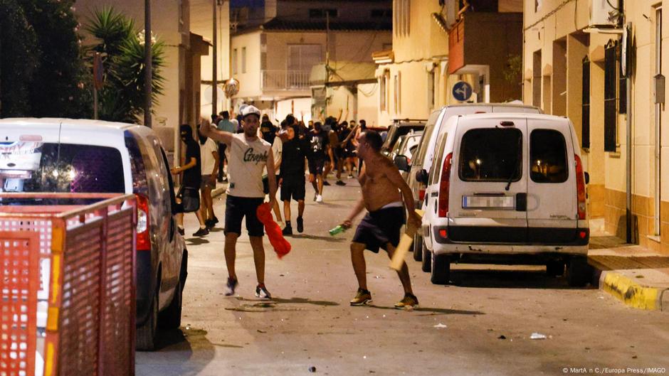 Spania: 5 răniți în violențele anti-migrație, atribuite extremei drepte