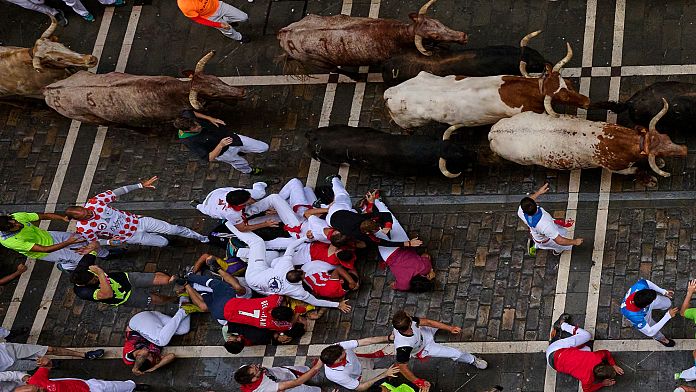 Femeile care aleargă cu taurii la festivalul San Fermín din Pamplona rămân o minoritate