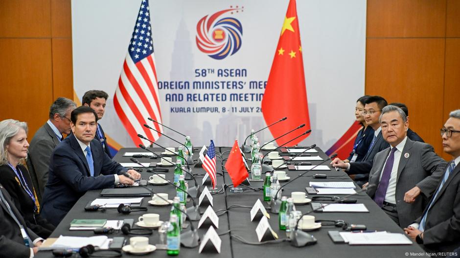 Europa merge pe sârmă întinsă în contextul intensificării rivalității dintre SUA și China