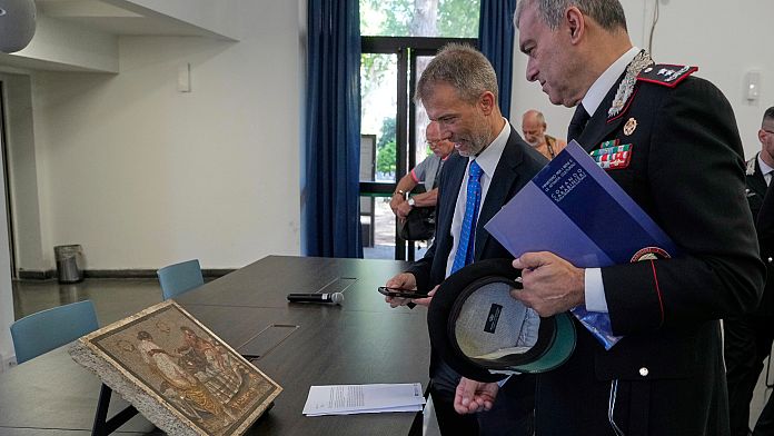 Mozaic roman furat cu motiv erotic returnat la Pompeii după cel de-al Doilea Război Mondial