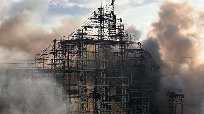 Scena principală a festivalului de muzică Tomorrowland din Belgia a fost complet distrusă de un incendiu.