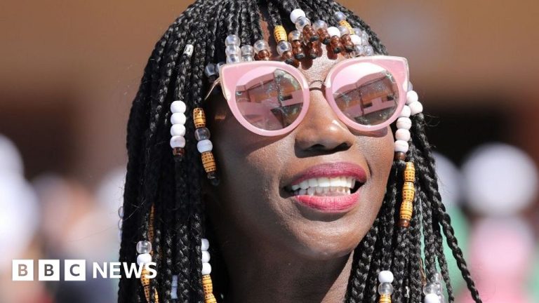 interdicția privind perucile - Imagine ilustrativă