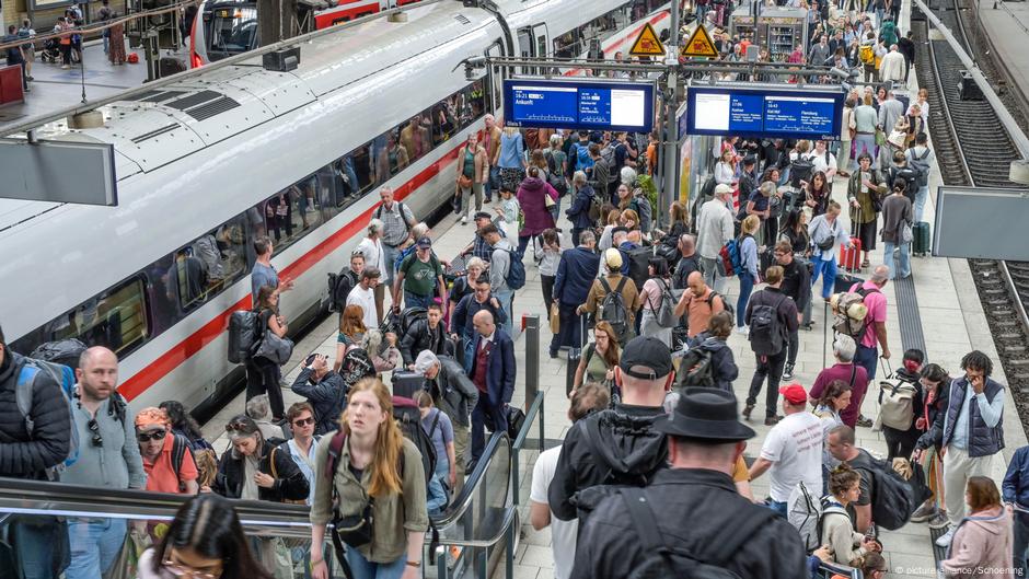 Deutsche Bahn se așteaptă la noi întârzieri și anulări.