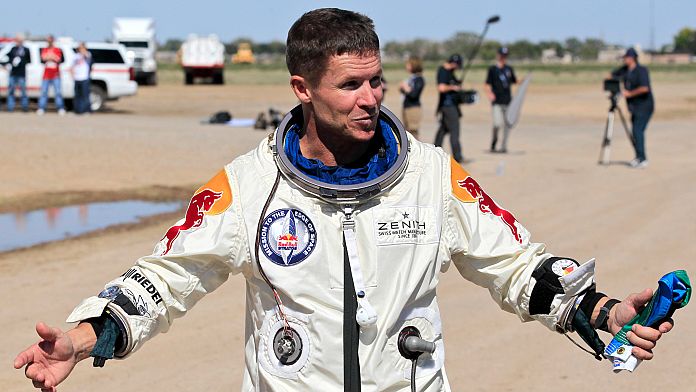 Atletul extrem Felix Baumgartner a murit într-un accident de parapantă