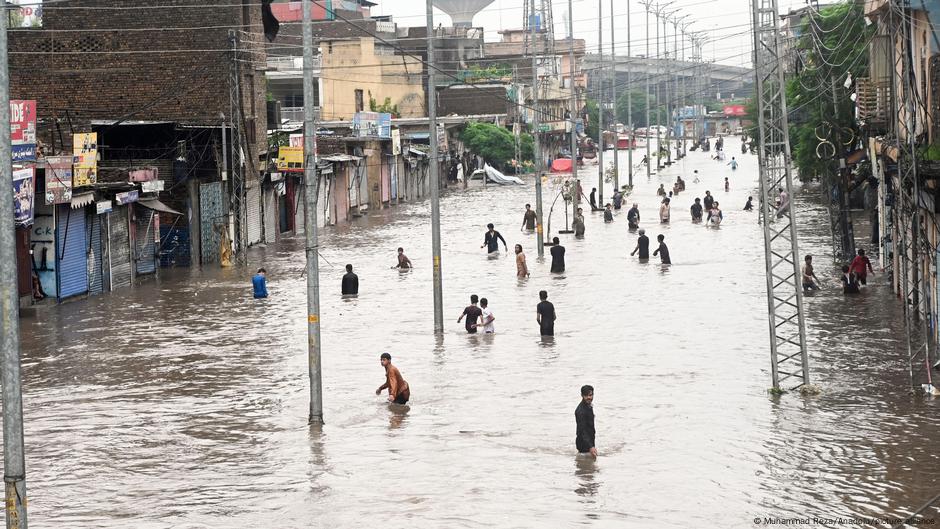 Pakistan: Zeci de morți în urma inundațiilor din Punjab