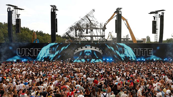 Festivalul Tomorrowland din Belgia se deschide după ce scena principală a fost distrusă de un incendiu masiv