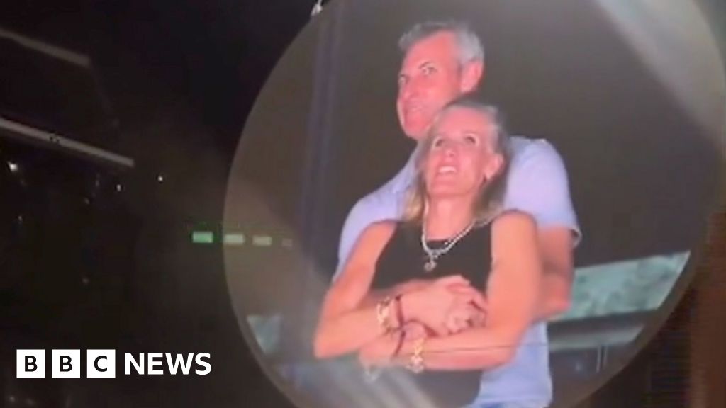 Directorul general al companiei americane de tehnologie demisionează după ce îmbrățișarea de la concertul lui Coldplay a devenit virală