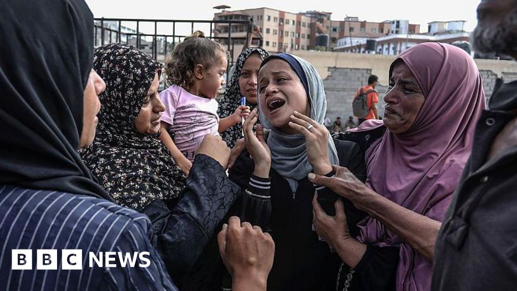 Zeci de persoane ucise de focuri de armă israeliene în apropierea centrelor de ajutor umanitar din sudul Gazei, afirmă un minister condus de Hamas