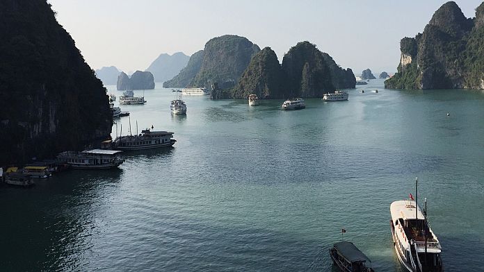 34 de morți și mai mulți dispăruți după ce o ambarcațiune turistică s-a răsturnat în timpul unei furtuni în Golful Ha Long din Vietnam