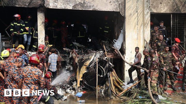 Foto reprezentând puțin morți avion - Știri România