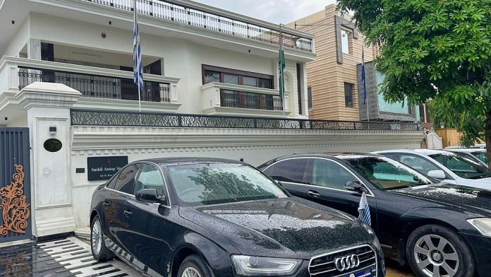 Ambasadorul la „Westarctica”? Poliția indiană a arestat un bărbat pentru o escrocherie falsă cu o ambasadă