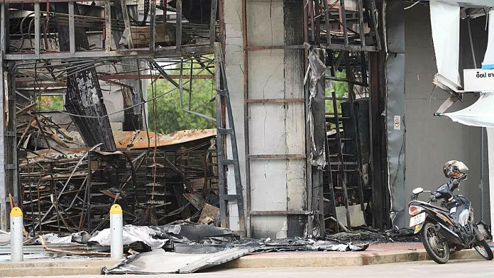 Thailanda declară legea marțială în districtele de frontieră, pe măsură ce conflictul cu Cambodgia se agravează