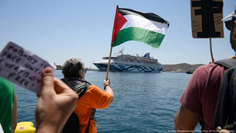 Foto reprezentând protestul împotriva nave - Știri România