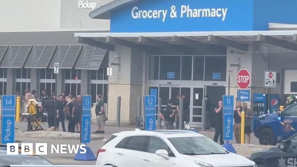 Suspectul se confruntă cu acuzații de terorism pentru înjunghierea a 11 persoane la un Walmart din Michigan