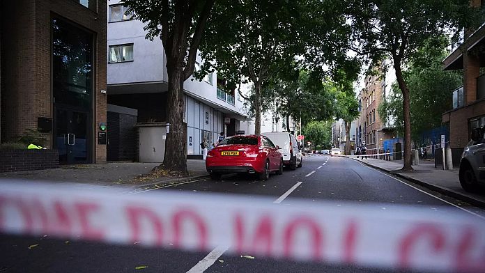 Bărbat arestat după ce doi morți și doi răniți într-un atac cu înjunghiere în centrul Londrei